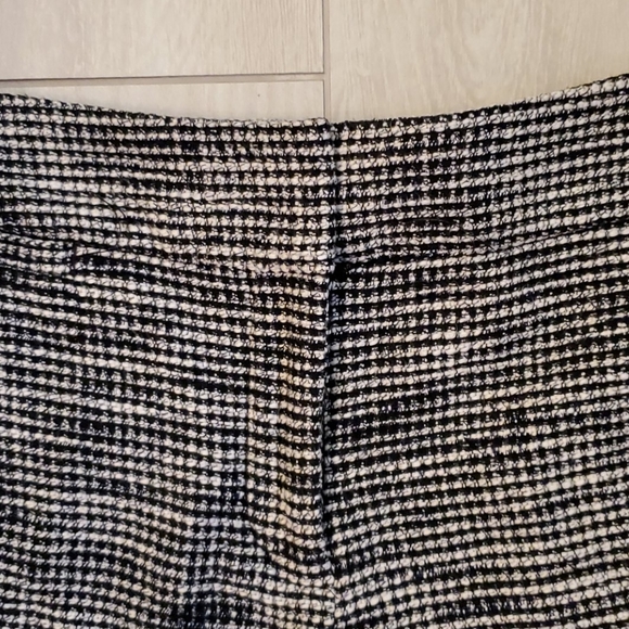 ANN TAYLOR TWEED SHORTS - Picture 3 of 5